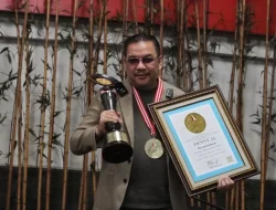 Menangkan Capres Lima Kali Berturut-turut, Denny JA Terima The Legend Award