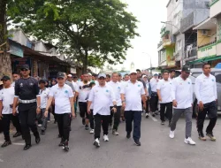 Pj Gubernur Bahtiar Jalan Santai Bersama Warga dan Cek Harga Kebutuhan Pokok di Pasar Bantaeng