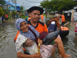 Korban Banjir di Padang Butuh Bantuan Makanan