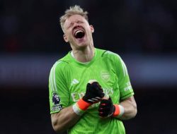 Lakukan Blunder Bodoh, Kiper Arsenal Aaron Ramsdale dapat Pujian Arteta