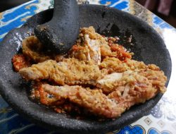 Berani Pedas? Berikut 5 Tempat Ayam Geprek Terenak di Makassar