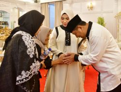 Ribuan Warga Datangi Open House Rujab Gubernur Sulsel, Nurdin Halid hingga IAS Hadir