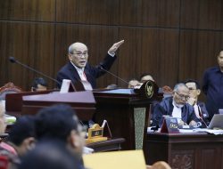 MK Telusuri Masalah Bansos, Panggil 4 Anak Buah Jokowi