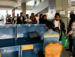Manajemen Bandara Sultan Hasanuddin Berangkatkan 145 Pemudik Secara Gratis