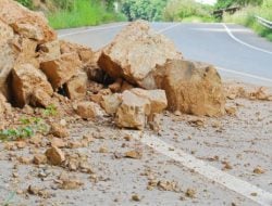 Tompo Ladang Longsor, Jalan Poros Maros-Bone Ditutup