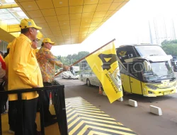 Partai Golkar Lepas Keberangkatan 20 Bus dalam Program Mudik Gratis