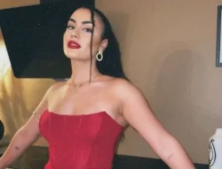Berlibur Bersama di Bali, Pesona Pacar Shayne Pattynama Gak Ada Obat