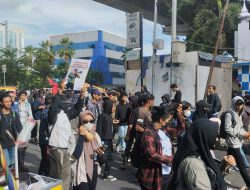 Hindari Jalan Ini di Makassar, Mahasiswa Gelar Demo Peringati Hardiknas 2024