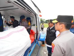 Gunakan Helikopter Bersama Kapolda, Pj Gubernur Bahtiar Kirim Bantuan ke Latimojong Luwu 
