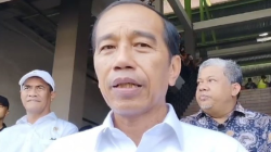 Tangkapan layar - Presiden Joko Widodo (Jokowi) saat menyampaikan pernyataan kepada wartawan di sela kunjungan kerja ke Pasar Tradisional Seketeng Sumbawa, Provinsi Nusa Tenggara Barat (NTB), Kamis (2/5/2024). (ANTARA/Andi Firdaus)