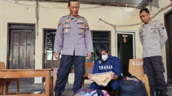 Pelaku pencurian ratusan celana dalam wanita dihadirkan saat pers rilis di Polsek Banyumanik Semarang, Jawa Tengah, Sabtu (4/5/2024). (ANTARA/I.C. Senjaya)