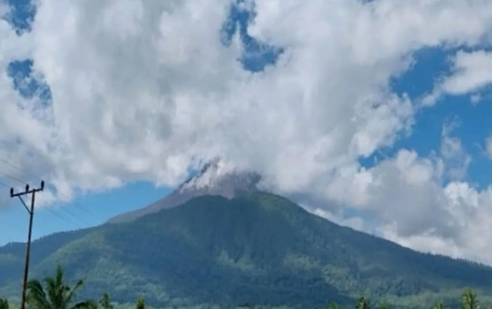 Arsip. Visual erupsi Gunung Lewotobi Laki-laki di Flores Timur, NTT, Kamis (2/5/2024). ANTARA/HO-Badan Geologi.