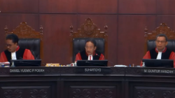 Tangkapan layar - Ketua MK Suhartoyo bertanya kepada saksi dalam sidang pembuktian untuk perkara PHPU Pileg 2024 di Gedung Mahkamah Konstitusi, Jakarta, Senin (27/5/2024). ANTARA/Nadia Putri Rahmani