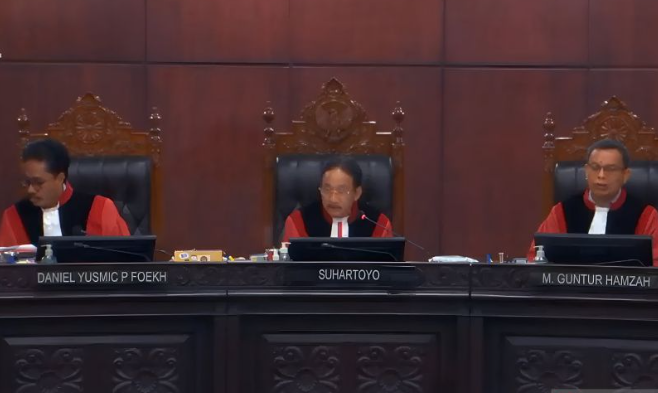 Tangkapan layar - Ketua MK Suhartoyo bertanya kepada saksi dalam sidang pembuktian untuk perkara PHPU Pileg 2024 di Gedung Mahkamah Konstitusi, Jakarta, Senin (27/5/2024). ANTARA/Nadia Putri Rahmani