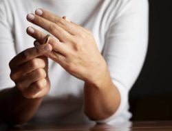 Pasanganmu Selalu Minta Akhiri Hubungan? Coba Lakukan Ini