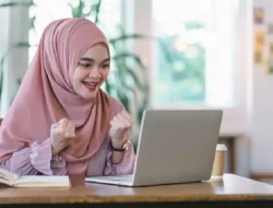 Simak 6 Poin Berikut! Kamu Bisa Kuliah Sambil Kerja