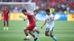 Aksi Pemain Timnas Indonesia, Thom Haye Saay Berhadapan Dengan Irak. Foto: PSSI