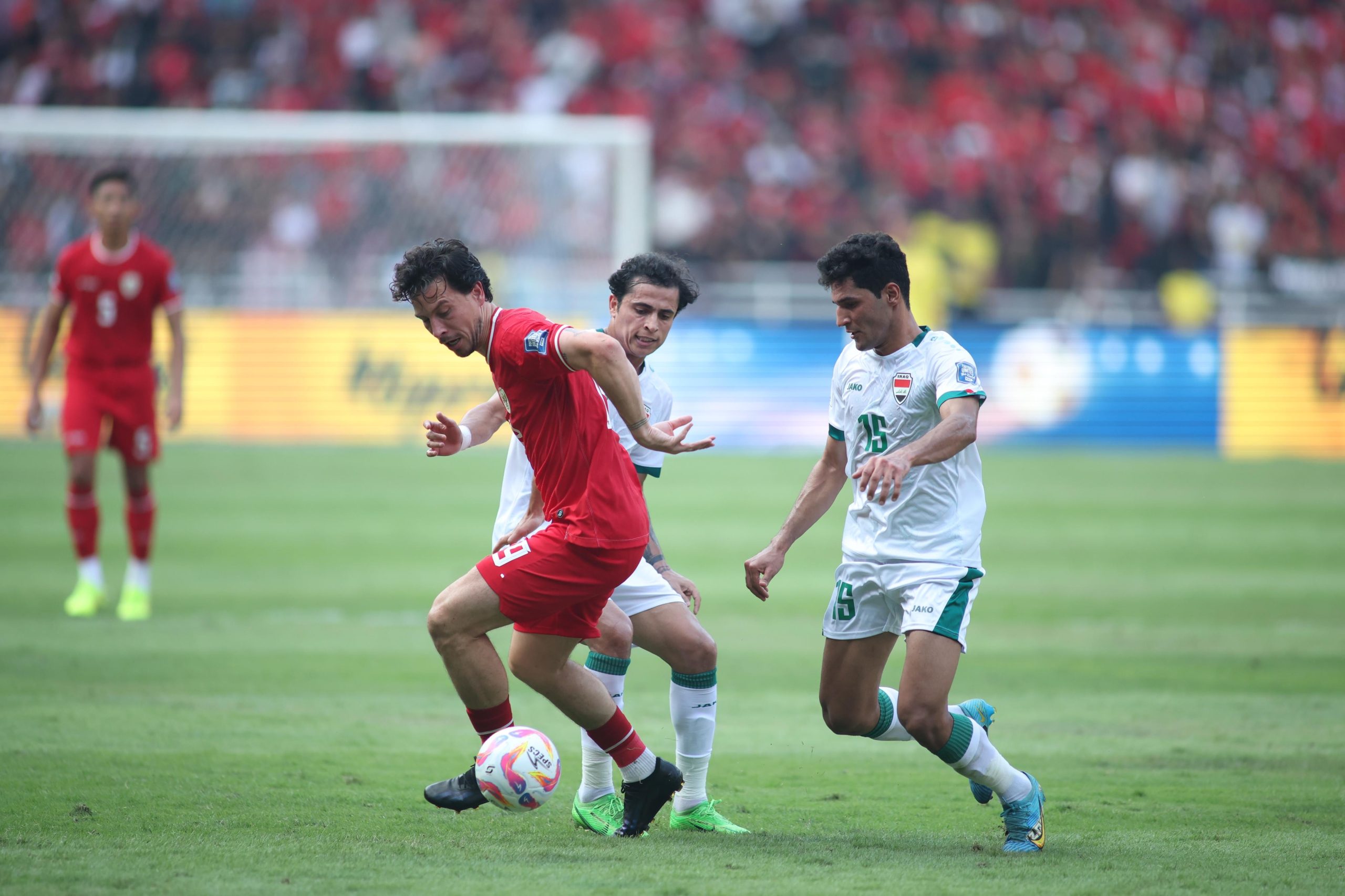 Aksi Pemain Timnas Indonesia, Thom Haye Saay Berhadapan Dengan Irak. Foto: PSSI