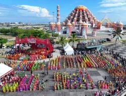 Raih Dua Rekor MURI, 24.913 Pelajar Kenakan Baju Bodo di Sulsel Menari