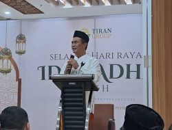 Mentan Amran Salat Idul Adha di Makassar, Kurban 88 Ekor Sapi, Santuni Ratusan Anak Yatim dan Fakir Miskin
