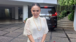 Penyanyi Yuni Shara saat ditemui di kawasan Cilandak, Jakarta Selatan pada Senin (17/6/2024). (ANTARA/Farhan Arda Nugraha)