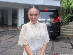 Yuni Shara Rayakan Idul Adha Bersama Ibu Tanpa Acara Khusus