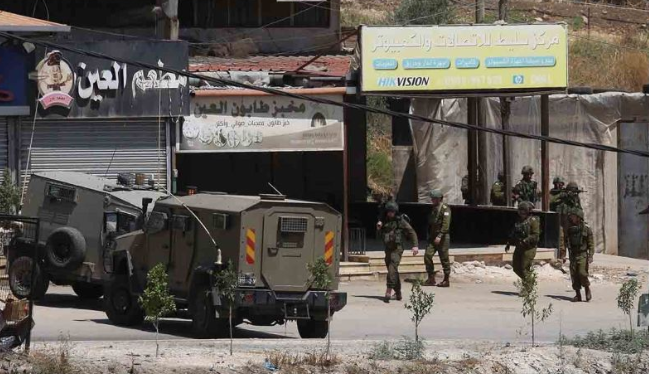 Sejumlah tentara Israel berpatroli saat serangan militer Zionis itu di kamp pengungsi al-Far'a di dekat Kota Tubas, Tepi Barat bagian utara, Senin (10/6/2024). Kementerian Kesehatan Palestina mengonfirmasi bahwa Mahmoud Nabrisi, remaja berusia 15 tahun, tewas di kamp tersebut. ANTARA FOTO/Xinhua/Nidal Eshtayeh/rwa.