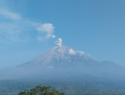 Gunung Semeru Alami Erupsi Beruntun, PVMBG Keluarkan Peringatan