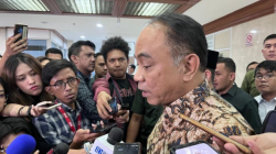 Menteri Komunikasi dan Informatika Budi Arie Setiadi dalam wawancara cegat usai rapat kerja dengan Komisi I DPR RI di Gedung DPR RI, Senayan, Jakarta, Kamis (27/6/2024). (ANTARA/Fathur Rochman)