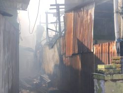 Rumah Kosong Picu Kebakaran Hebat di Makassar, 28 Unit Damkar Dikerahkan