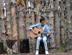 Mengapa Pemuda yang Jago Main Gitar Disukai Cewek-cewek?