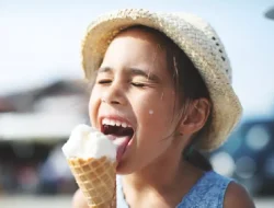 Alasan Cewek Tak Bisa Menolak Pesona Es Krim