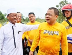Haji Isam Bantu Rp 50 Juta per Rumah Korban Kebakaran di Tanah Bumbu