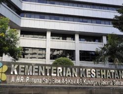 Kemenkes Bantah Terlibat Pencopotan Dekan FK Unair Usai Kritik Impor Dokter, Warganet: Nggak Usah Mengelak