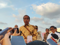 Jokowi Mengaku Keppres Pemberhentian Hasyim Asy’ari sebagai Ketua KPU Belum Ditandatangani, Ini Penyebabnya…