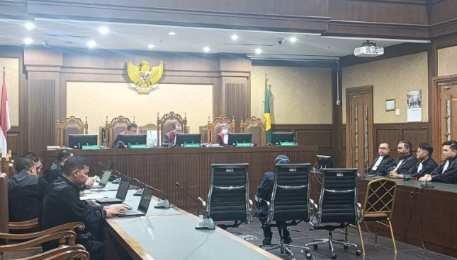 Salah satu terdakwa kasus dugaan korupsi pembangunan proyek Jalan Tol MBZ, Sofiah Balfas saat mengikuti sidang pembacaan putusan di Pengadilan Tindak Pidana Korupsi (Tipikor) Jakarta, Selasa (30/7/2024). (ANTARA/Agatha Olivia Victoria)