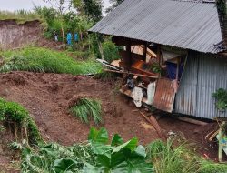 Tanah Longsor di Tombolo Pao, Satu Rumah Panggung Rusak Parah