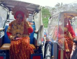 Unik! 45 Pasang Pengantin Diarak Pakai Becak