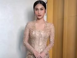 Bagikan Hasil Make Up Saat Hadiri Nikahan Thariq dan Aaliyah, Azizah Salsha Disebut Mirip Ariel Tatum