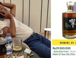Setelah Heboh ‘Raja Jawa’, Kini Viral Foto Diduga Bahlil dengan Sebotol Whisky Harga Puluhan Juta
