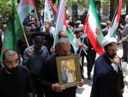 Ayatollah Khamenei Pimpin Shalat Jenazah Ismail Haniyeh di Tehera