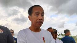 Presiden RI Joko Widodo memberikan keterangan kepada wartawan di IKN, Kalimantan Timur, Selasa (13/8/2024). ANTARA/Mentari Dwi Gayati/am.