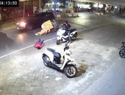 Cari Nafkah Subuh! Kasihan, Pemulung Ini Ditabrak hingga Tak Sadarkan Diri