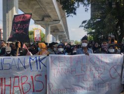 Kedatangan Iriana Jokowi di Makassar Diwarnai Demo UU Pilkada, Ribuan Massa Turun ke Jalan