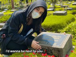 Posting Foto di Makam Ibunya, Mayang Lucyana Panen Dukungan