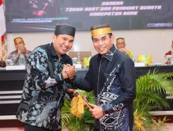 Penghormatan Adat, Kapolda Sulsel Terima Gelar Lamattuju Petta Jala
