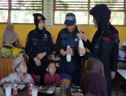 Jumat Berkah, Kapolda Sulsel Bagikan 192 Paket Makanan Sehat untuk Anak SD di Gowa