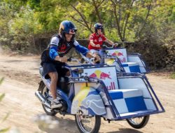 Momen Unik Jelang Balapan MotoGP Mandalika 2024, Dua Rider Red Bull Bersaing di Balapan Becak Motor