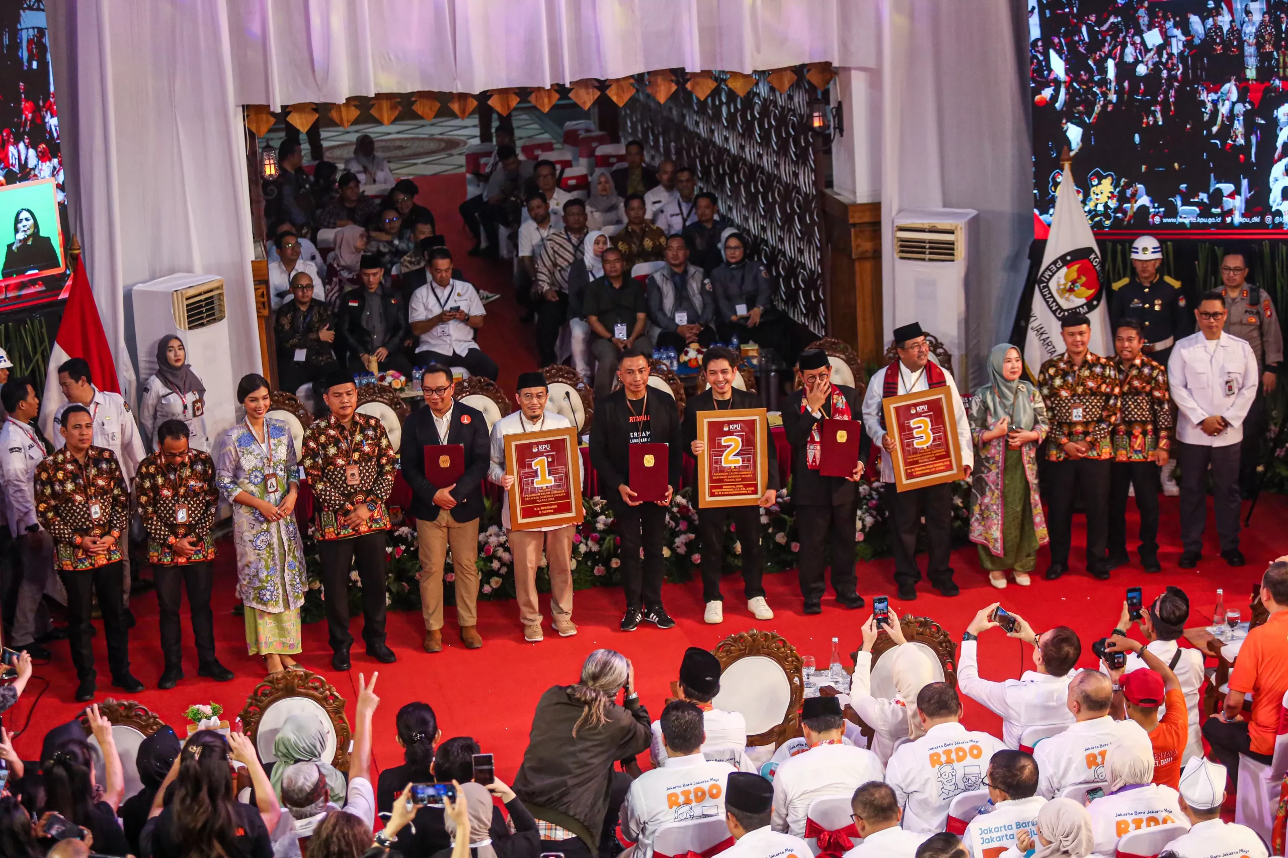 Pasangan calon gubernur dan calon wakil gubernur (cagub-cawagub) Jakarta. (Miftahul Hayat/ Jawa Pos)