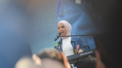 Arsip Foto - Penyanyi Putri Ariani (tengah) saat tampil dalam satu acara di Jakarta, Minggu (20/8/2023). (ANTARA FOTO/Aditya Pradana Putra/aww)